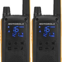 Motorola TLKR T82 Extreme Pack 2 Walkie Talkies - 16 Canales PMR446 y 121 Codigos - Alcance de hasta 10km en Campo Abierto - Autonomia hasta 18h - Color Negro/Amarillo