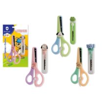 Bismark Kids Pack de Tijera Escolar + Cuter - Mangos en Plastico - Punta Roma - 3 Diseños Surtidos