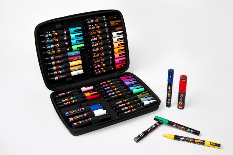 Posca Maletin Premium con 40 Marcadores de Pintura - Surtido en Color y Trazo - Punta de Poliester - Tinta Pigmentada Base Agua - Resistente a la Luz - Colores Surtidos