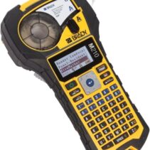 Brady M210 Impresora de Etiquetas Portatil - Pantalla LCD - Resolución: 203ppp - Anchura Maxima de la Etiqueta 19.05mm - Color Amarillo/Negro