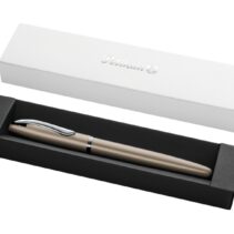 Pelikan Jazz Noble Pluma Estilografica - Punta M - Cuerpo Satinado con Detalles Cromados - Mecanismo de Cartucho Universal - Estuche de Regalo - Color Pardo