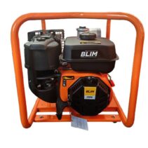 Blim Motobomba a Gasolina - Potencia 7HP - Cilindrada 212cc - Caudal 35.000L/h - Salida 80mm - Elevacion 30m - Autoaspirante - Arranque Manual - 26kg - 540x430x445mm - Color Negro y Naranja